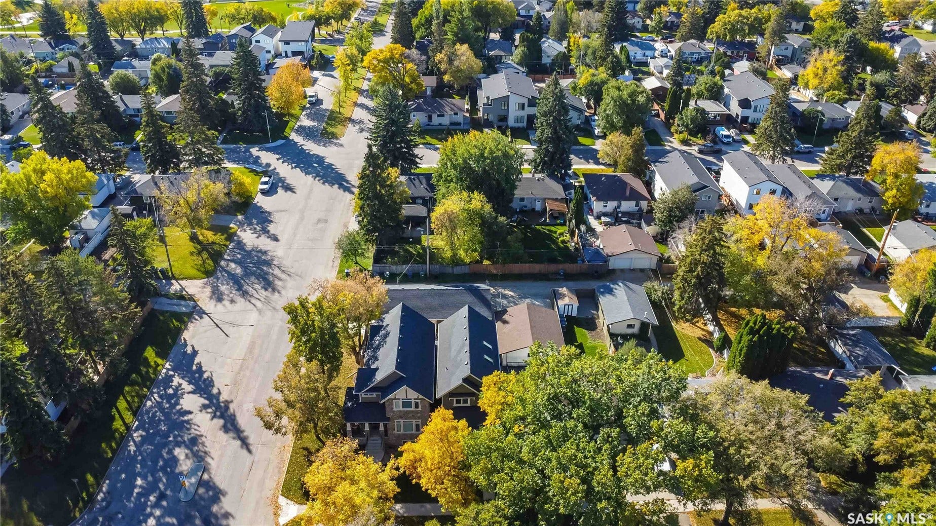 738 4th Street E, Saskatoon SK S7H 1K2