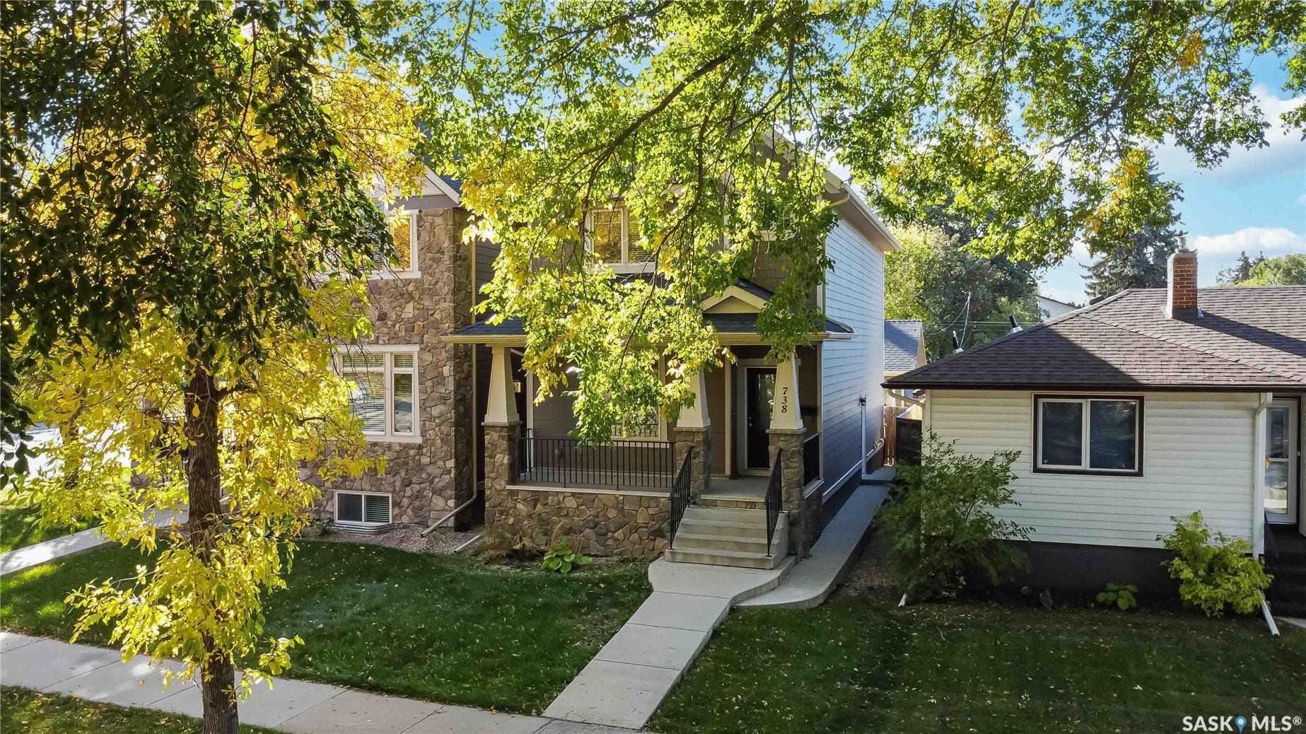 738 4th Street E, Saskatoon SK S7H 1K2