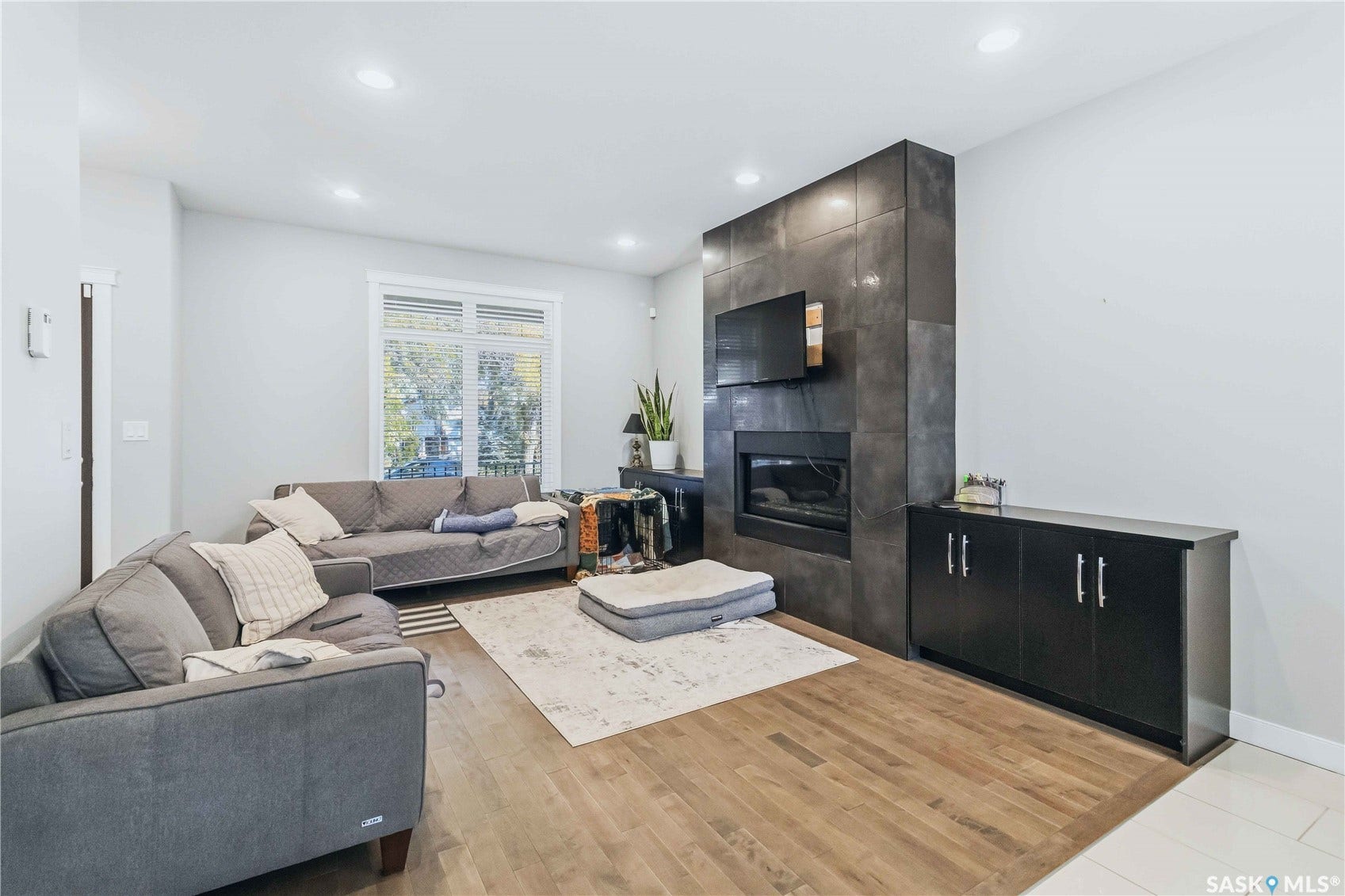 738 4th Street E, Saskatoon SK S7H 1K2