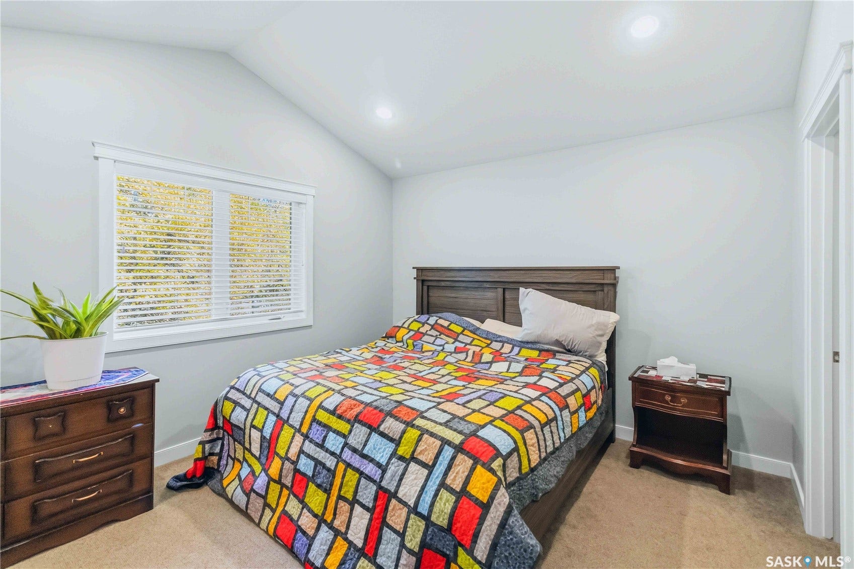 738 4th Street E, Saskatoon SK S7H 1K2