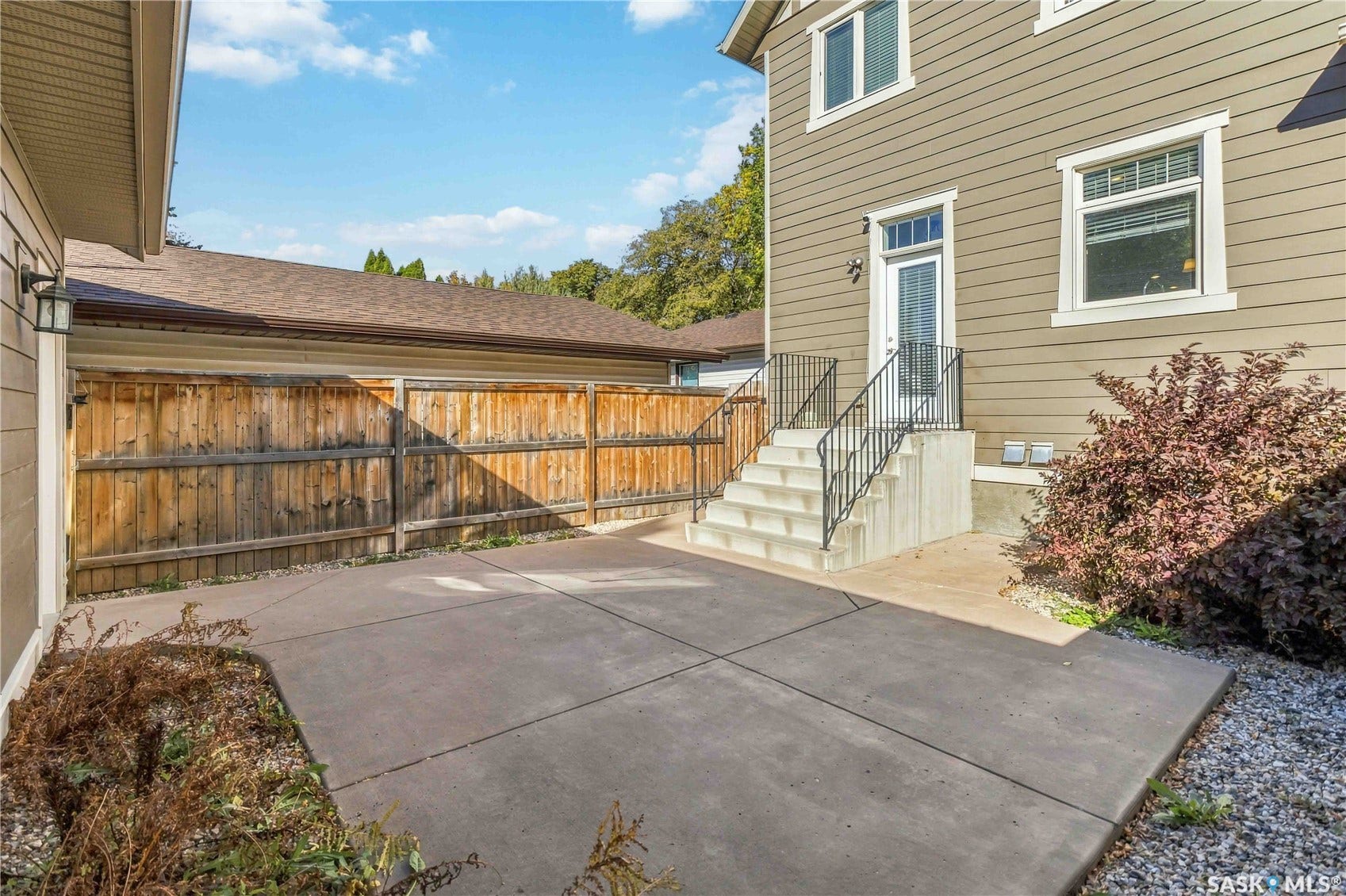 738 4th Street E, Saskatoon SK S7H 1K2