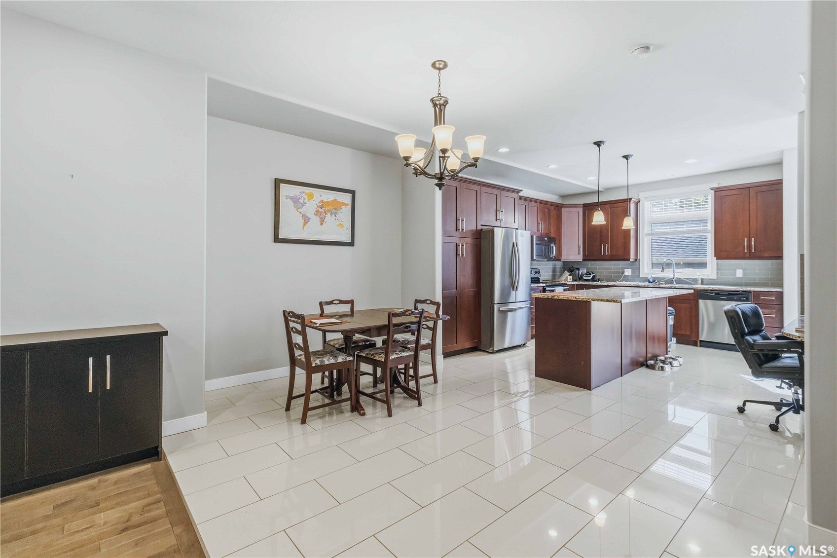 738 4th Street E, Saskatoon SK S7H 1K2