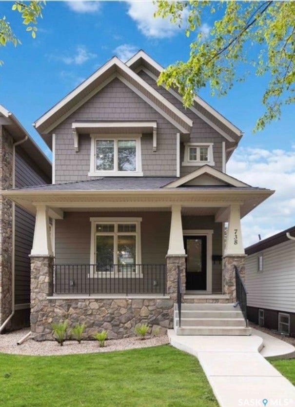 738 4th Street E, Saskatoon SK S7H 1K2