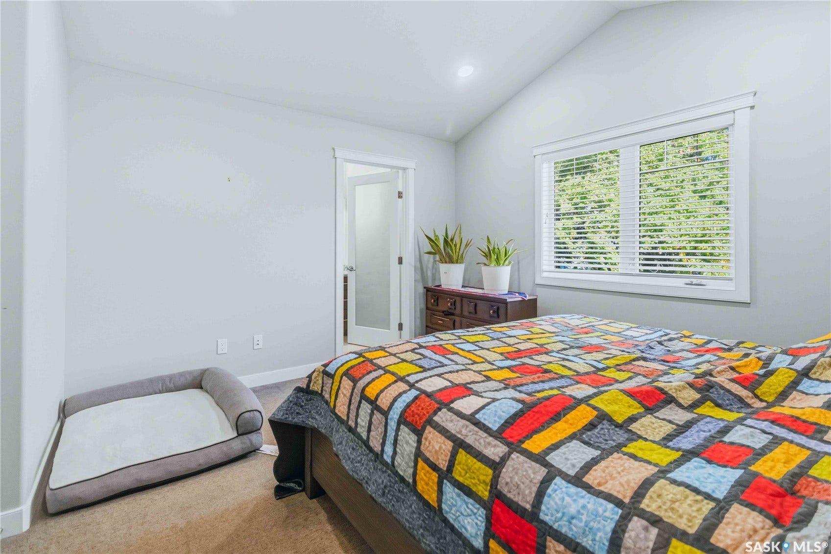 738 4th Street E, Saskatoon SK S7H 1K2