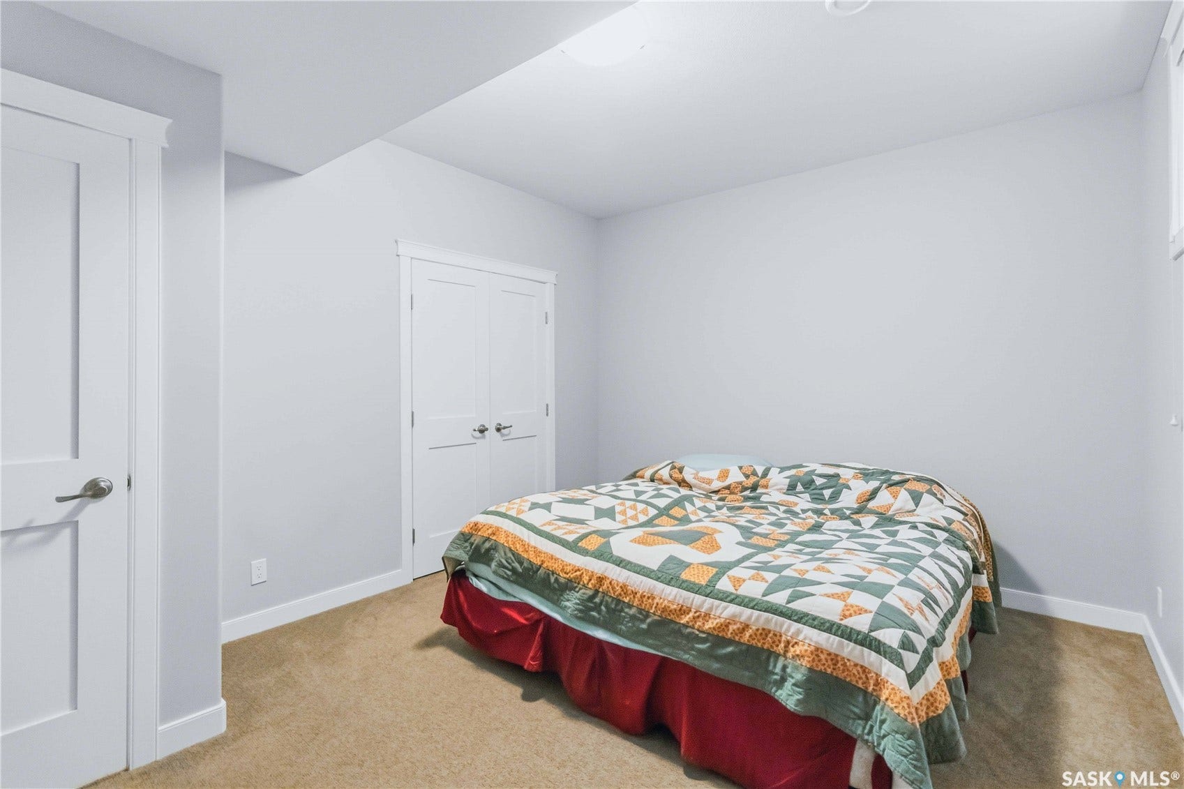 738 4th Street E, Saskatoon SK S7H 1K2