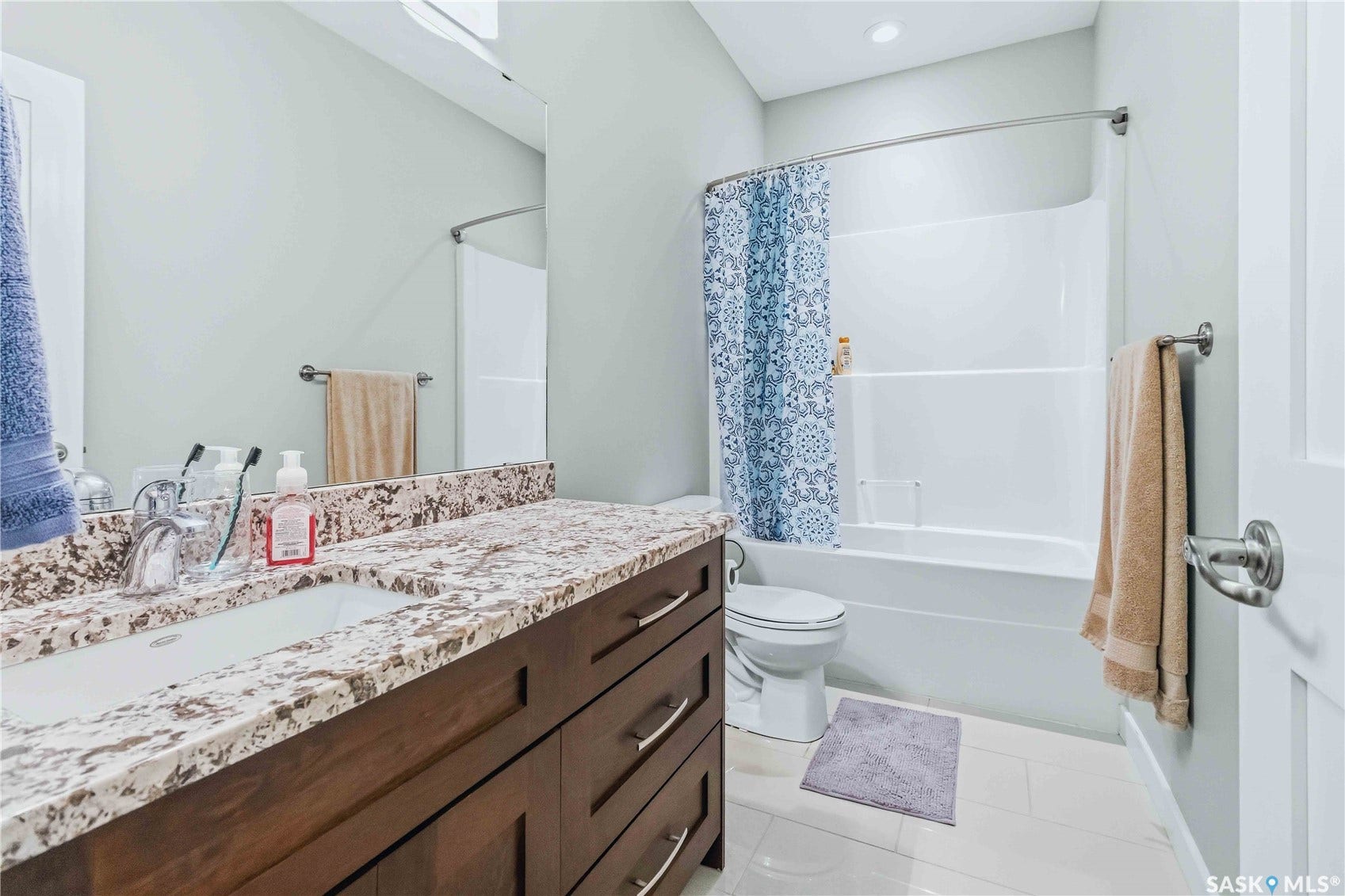 738 4th Street E, Saskatoon SK S7H 1K2