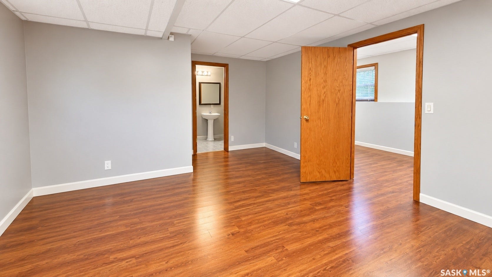 basement bedroom attached to main suite 2 piece bath