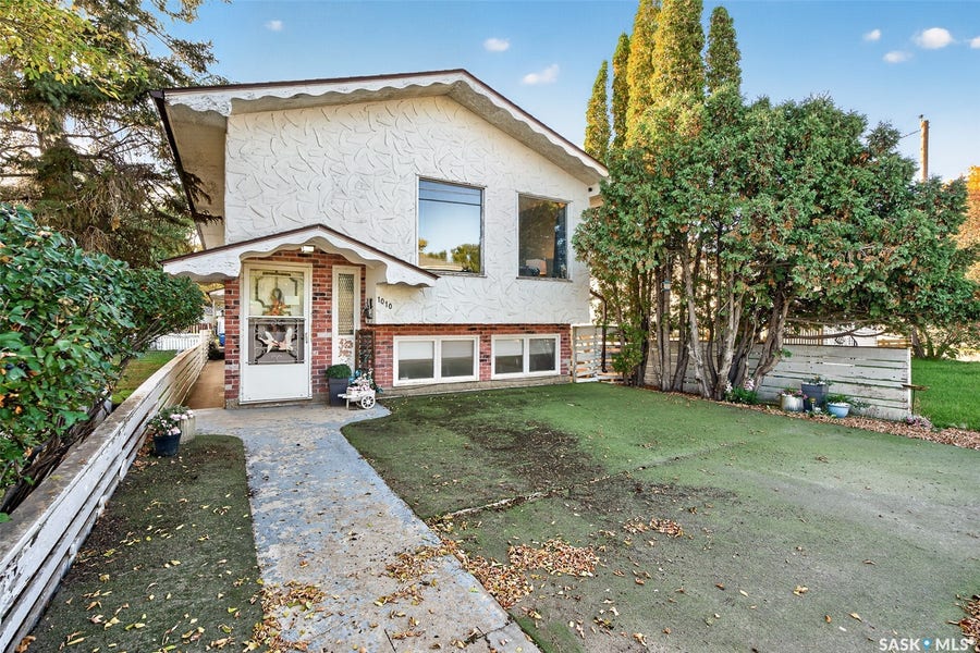 Property photo for 1010 9th Avenue SW, Moose Jaw SK