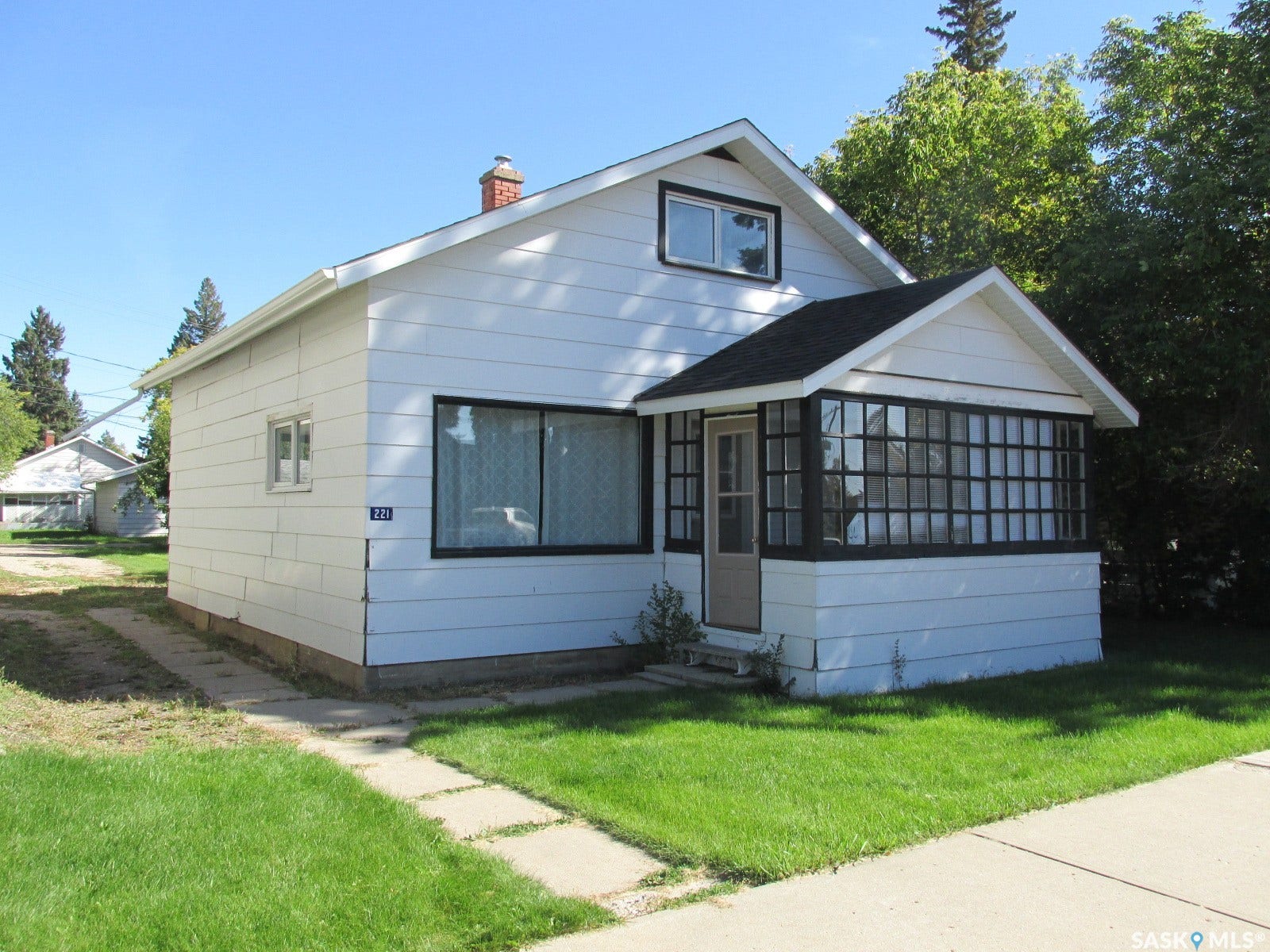 221 1st Street E, Nipawin SK S0E 1E0