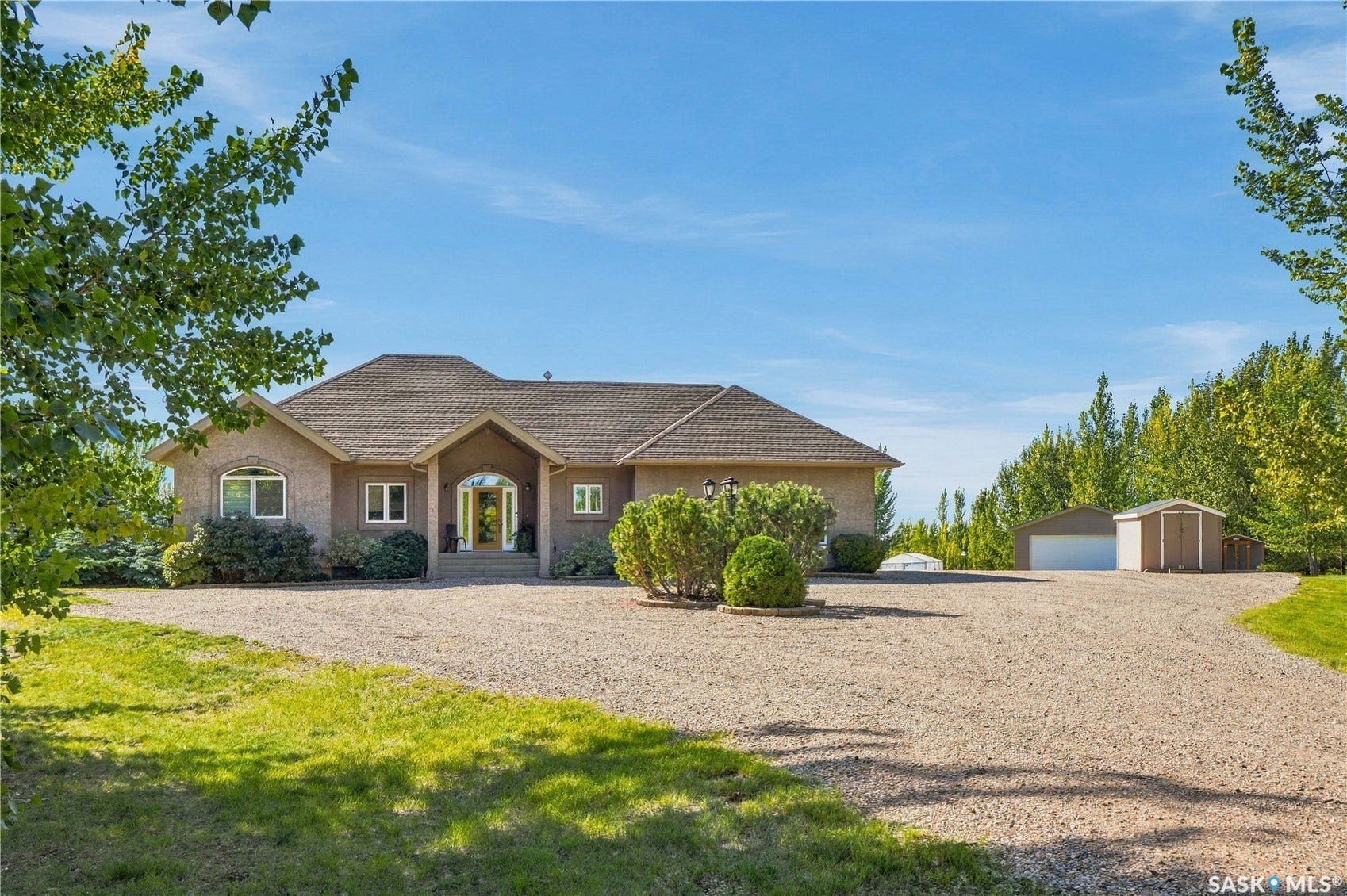 stunning property including a large detached insulated and heated workshop
