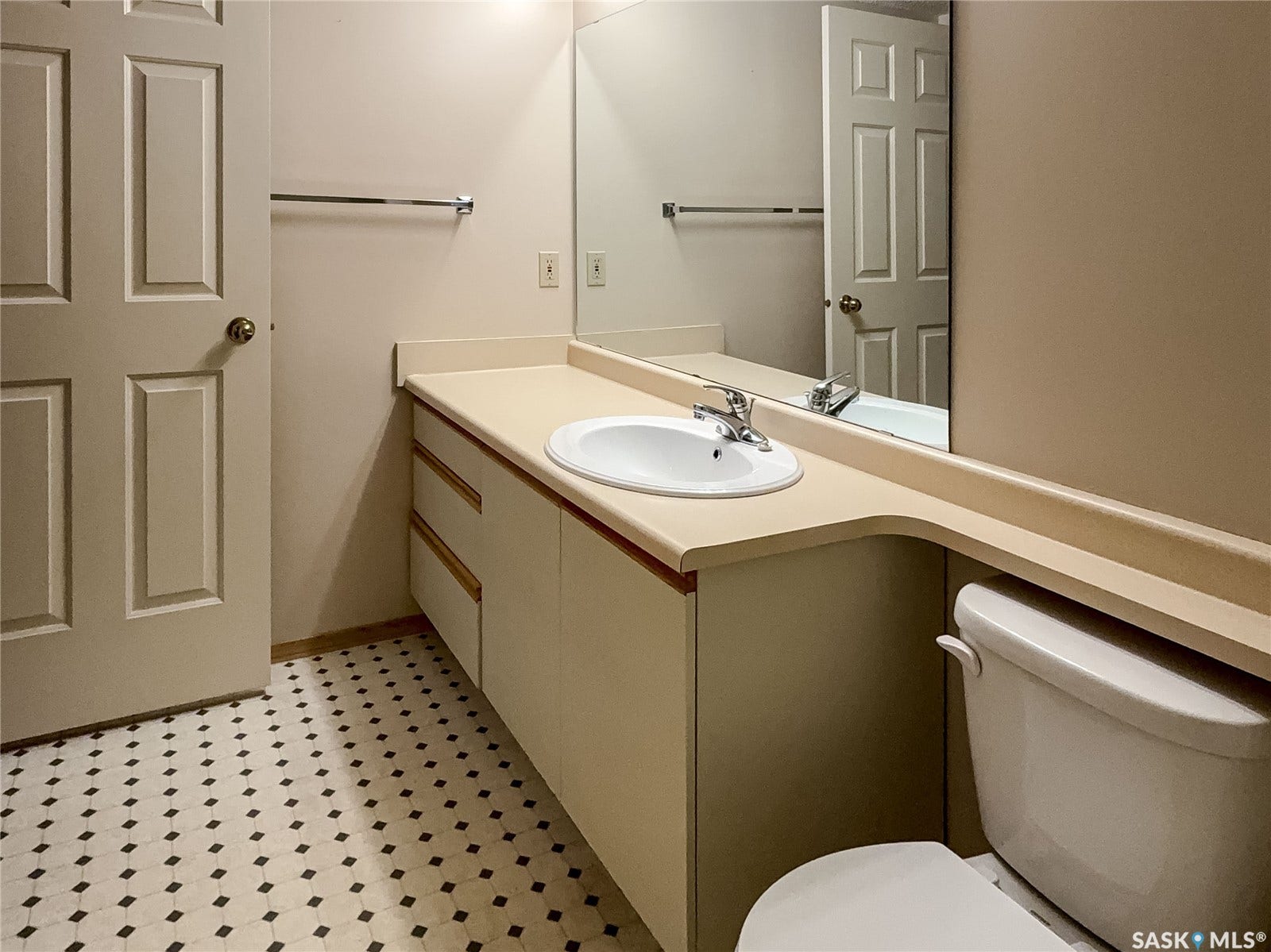 960 ASSINIBOINE Avenue E, #219, Regina SK S4V 2P8