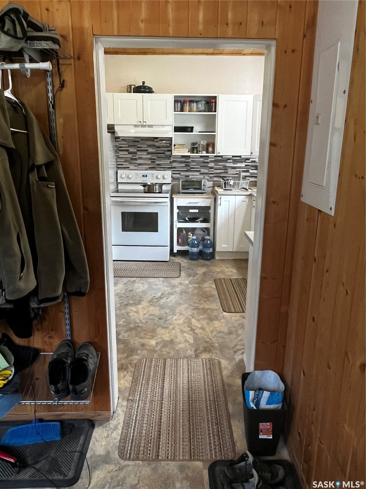 Laundry / mudroom going into kitchen