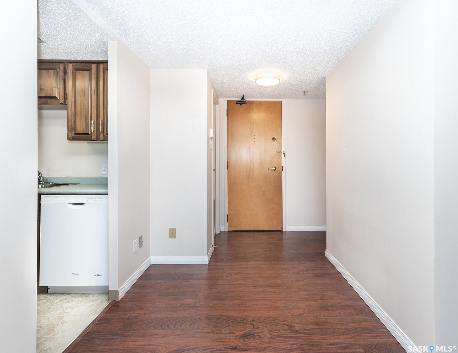 Featuring laminate flooring
