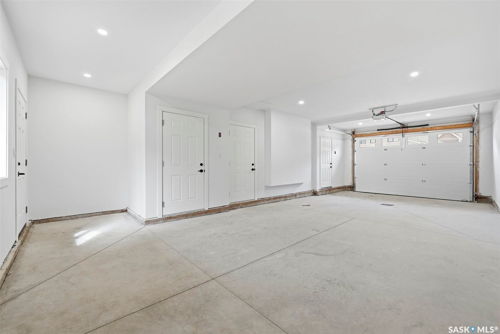 3220 11th Street W, #129, Saskatoon SK S7M 5M4