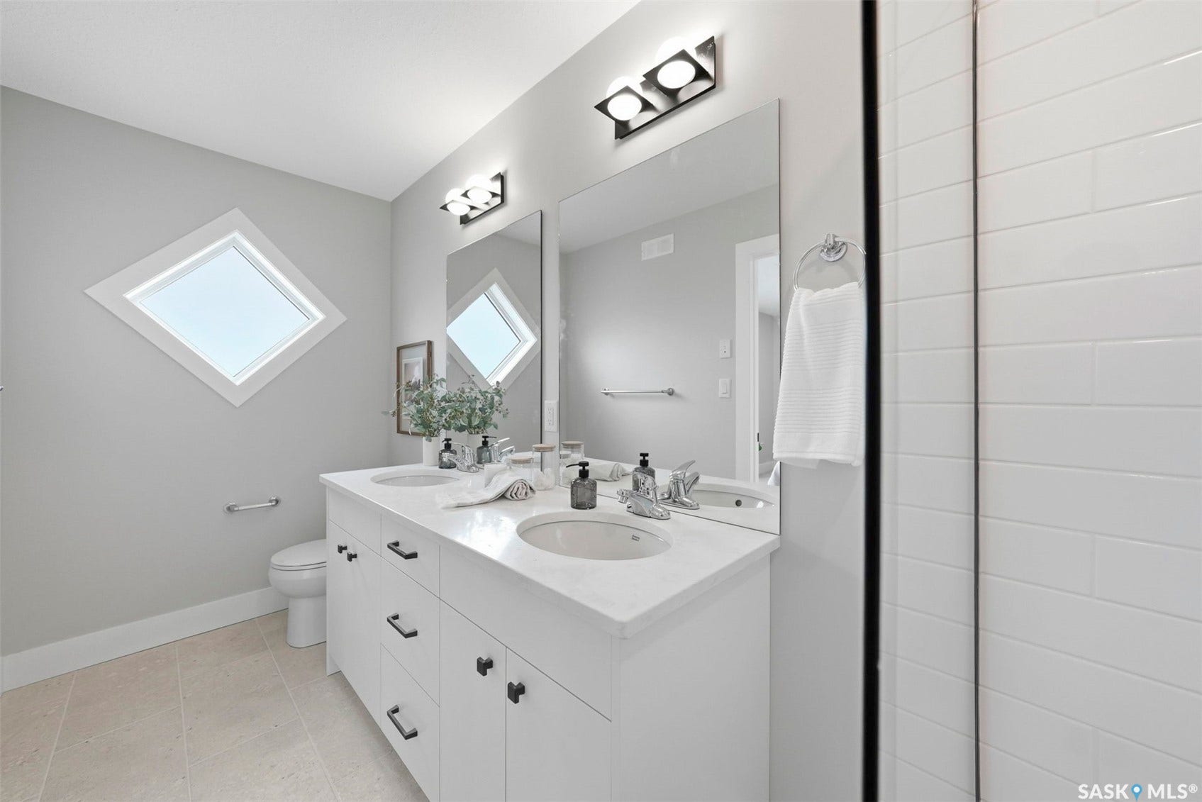 3220 11th Street W, #129, Saskatoon SK S7M 5M4