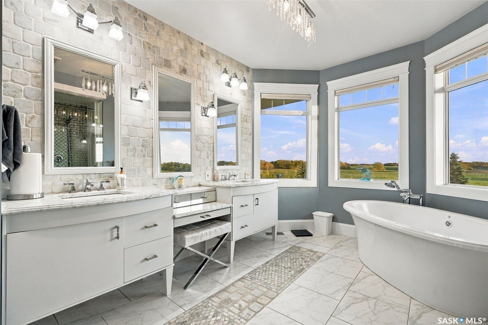 Dual vanities with undermount sinks and white countertops
