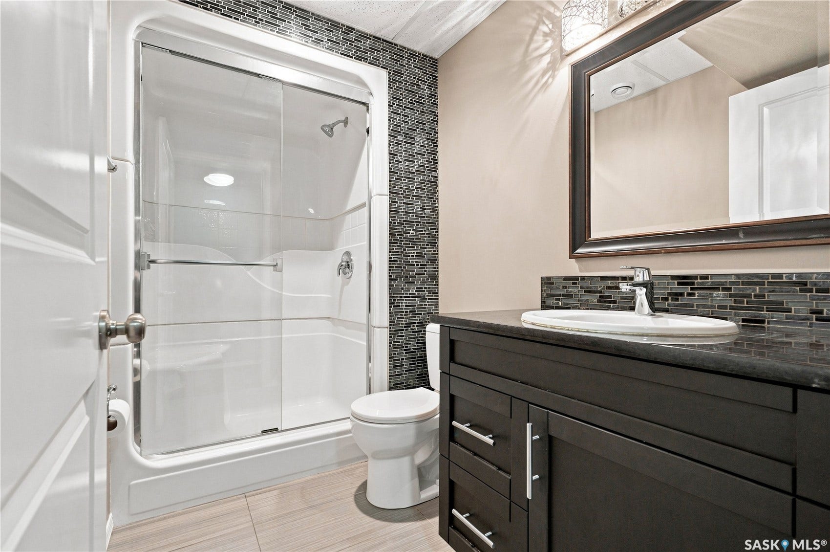 Integrated shower/tub combination with sliding glass doors