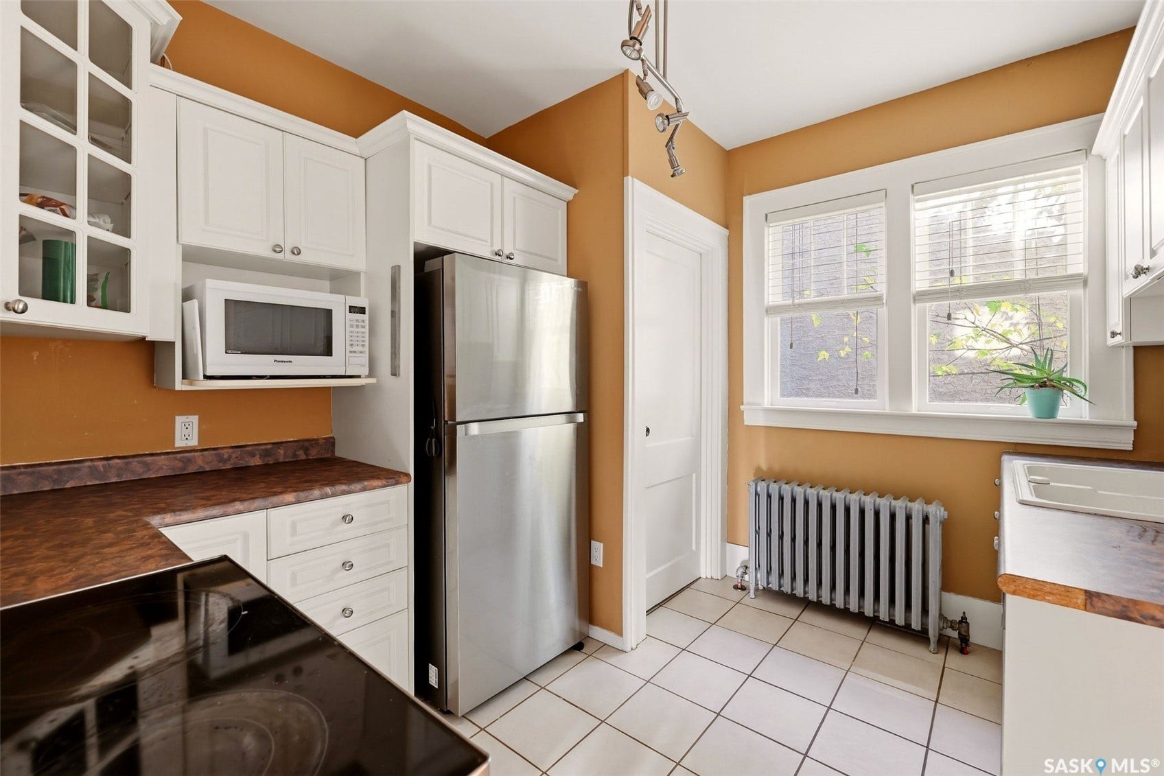 2917 Robinson Street, Regina SK S4S 1V2