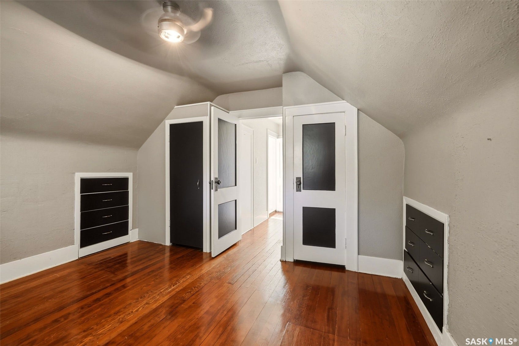 2917 Robinson Street, Regina SK S4S 1V2