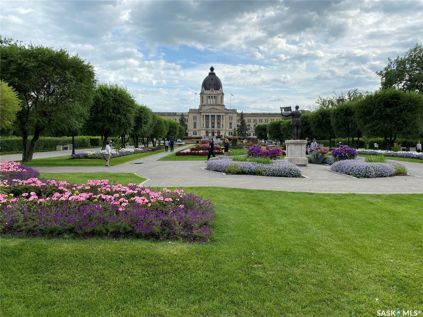 2917 Robinson Street, Regina SK S4S 1V2