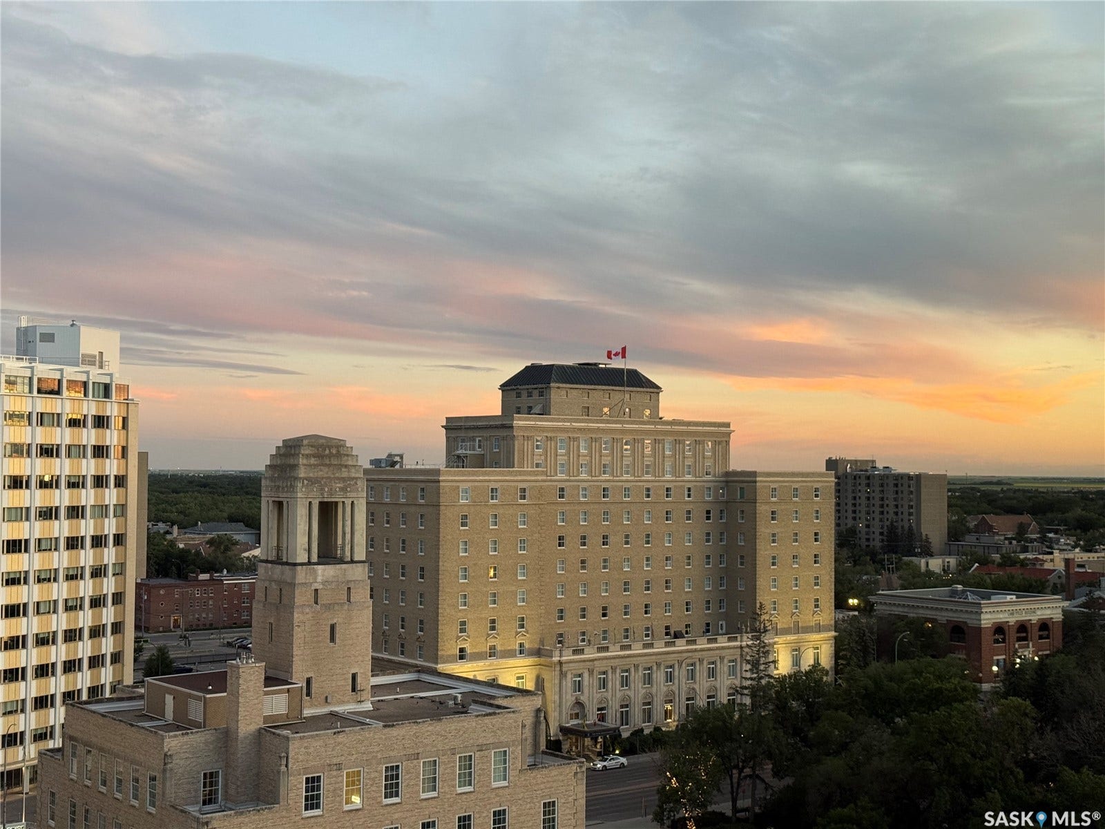 1914 Hamilton Street, #1007, Regina SK S4P 3N6 Elevated urban setting featuring multiple high-rise buildings and architectural elements