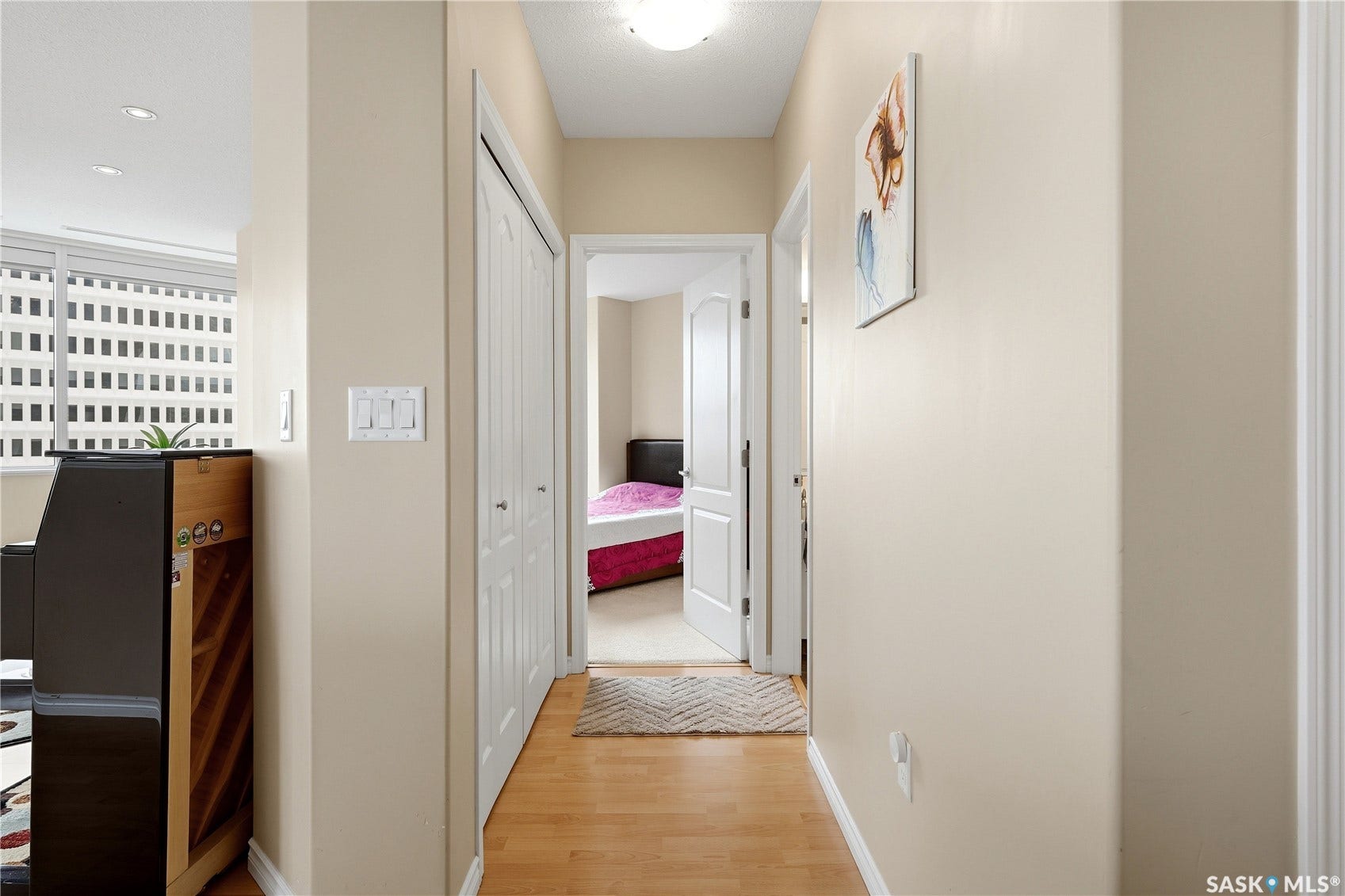 1914 Hamilton Street, #1007, Regina SK S4P 3N6 Hardwood-style flooring throughout