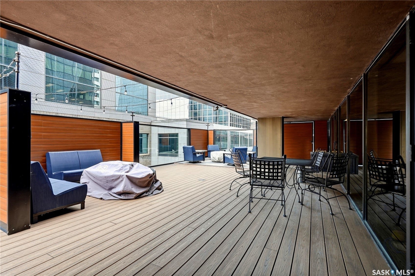 1914 Hamilton Street, #1007, Regina SK S4P 3N6 Expansive outdoor deck featuring wood-finish flooring, a textured ceiling, and full-height exterior glass panels