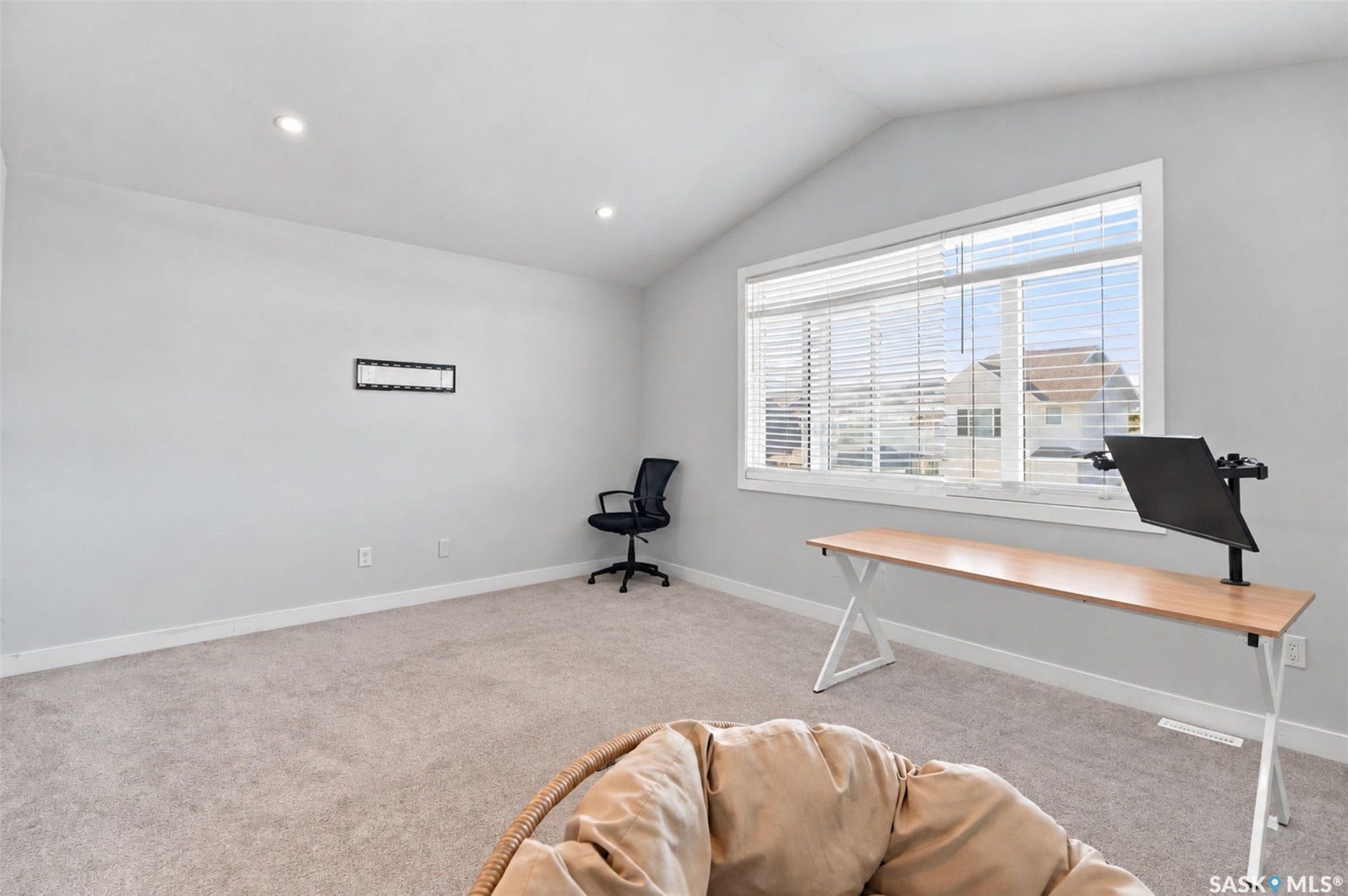 Vaulted ceiling with recessed lighting