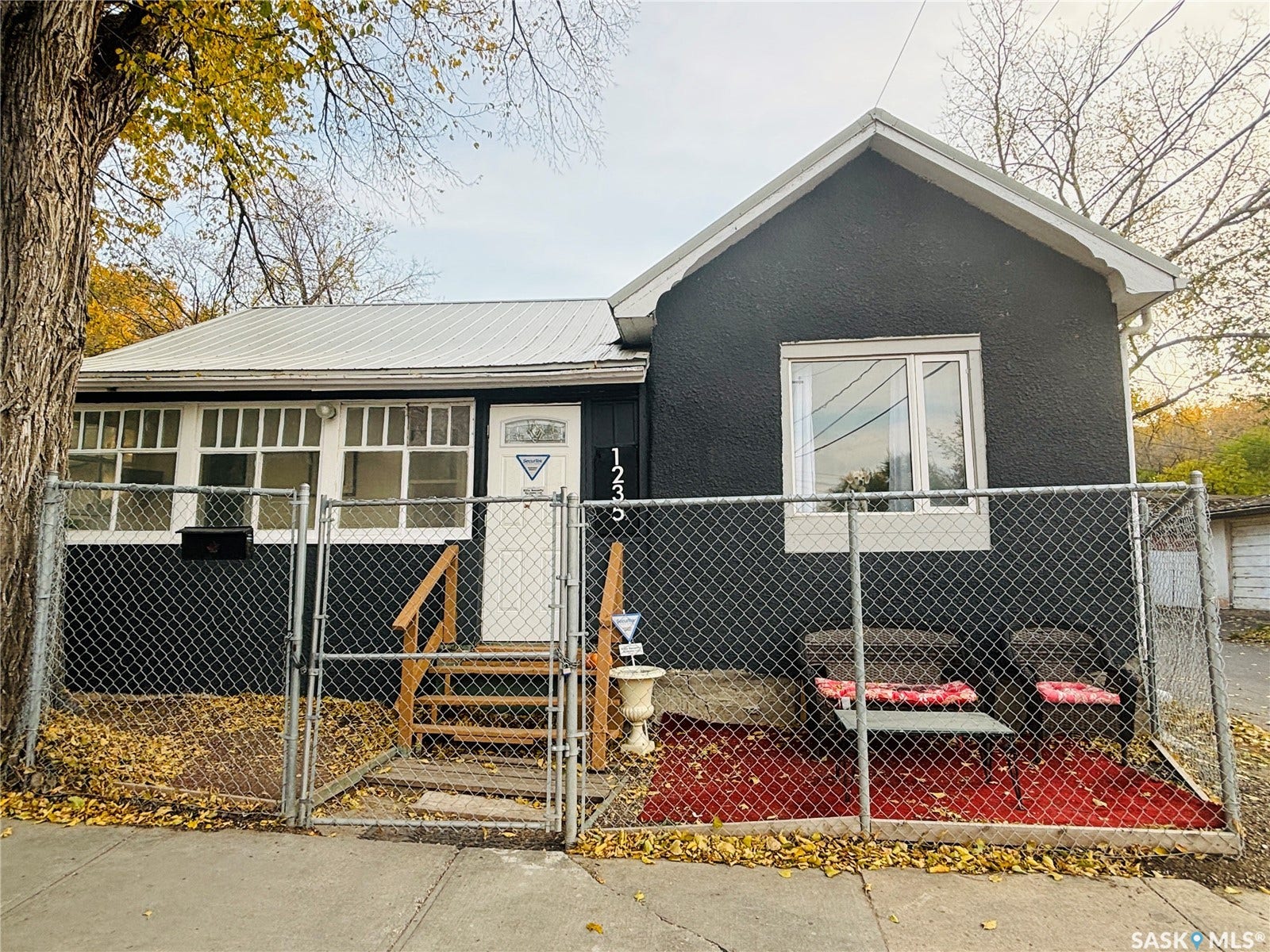 1235 12th Avenue, Regina SK S4P 0L2