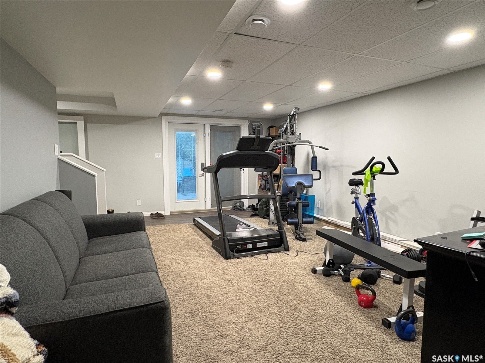 Recessed lighting, light gray painted walls, a drop ceiling, and carpeted flooring