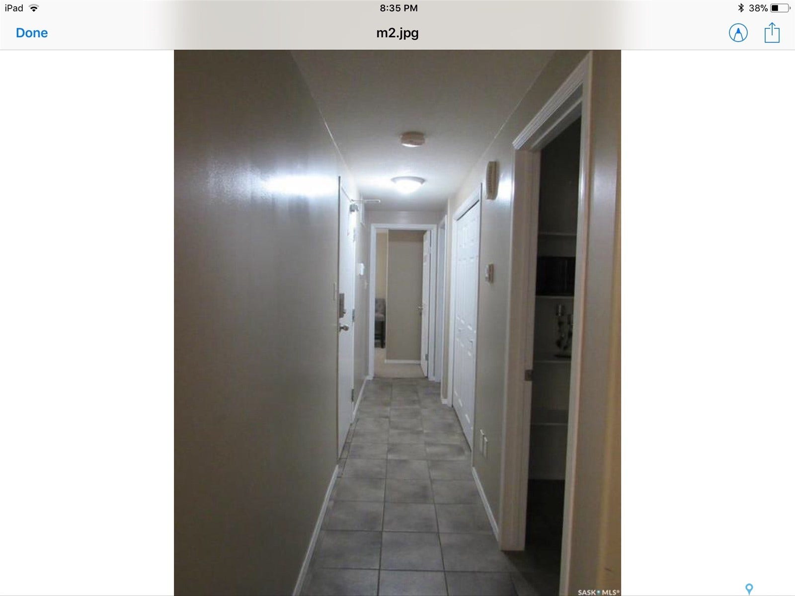 Tiled flooring in a neutral tone