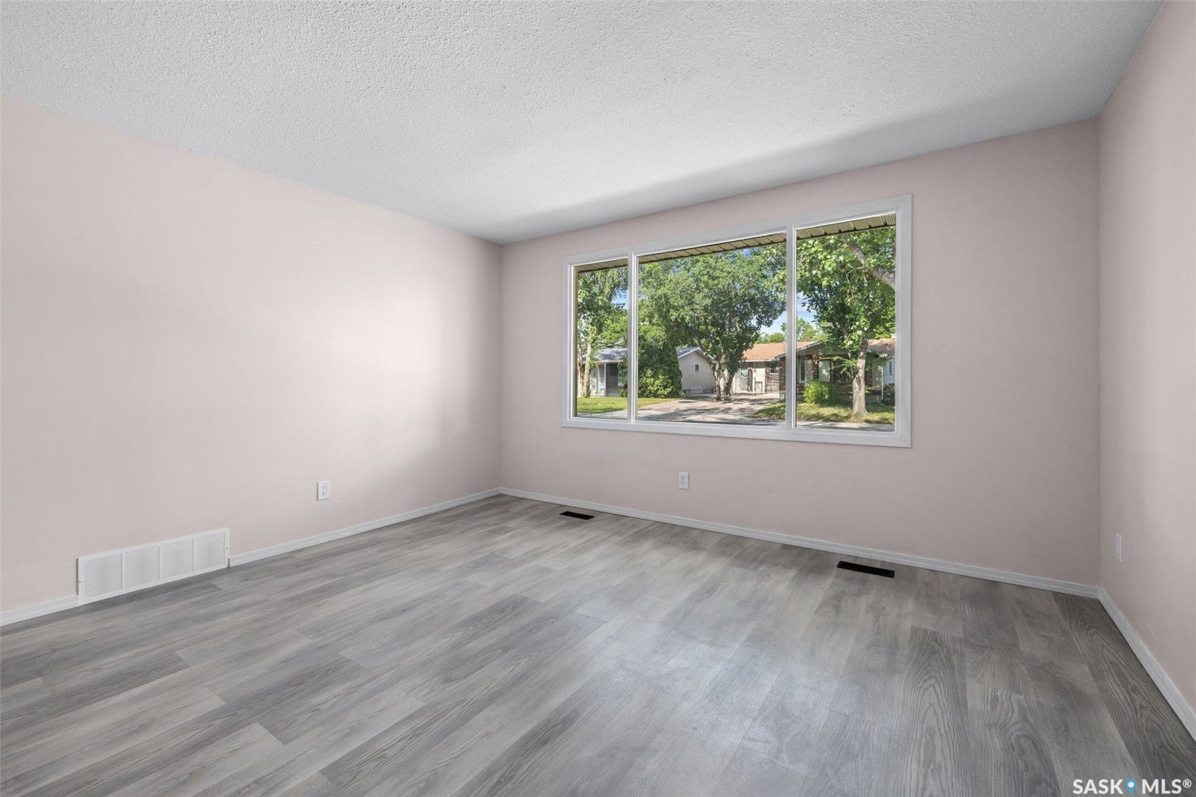 1342 Brown Street, Regina SK S4N 5M3