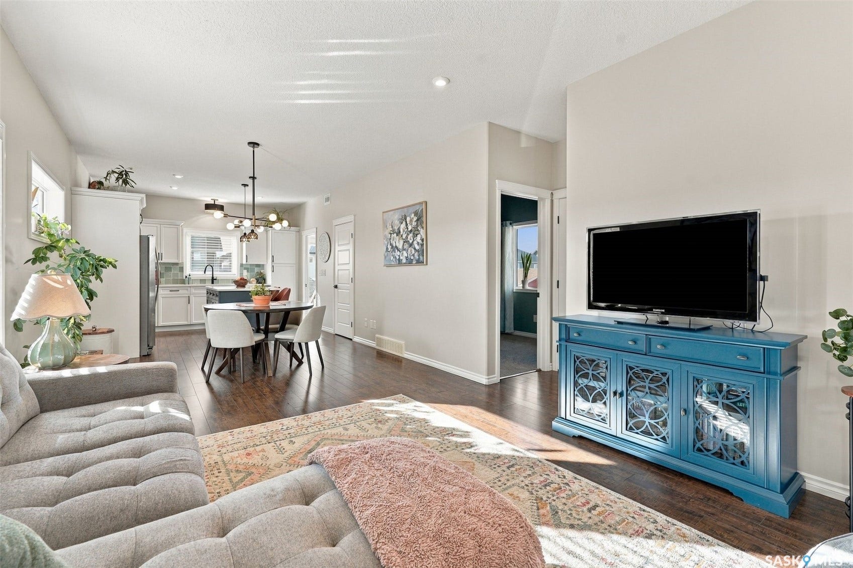 919 Kolynchuk Bend, Saskatoon SK S7T 0V9 Hardwood-style flooring throughout, white cabinetry, a built-in island, and recessed lighting