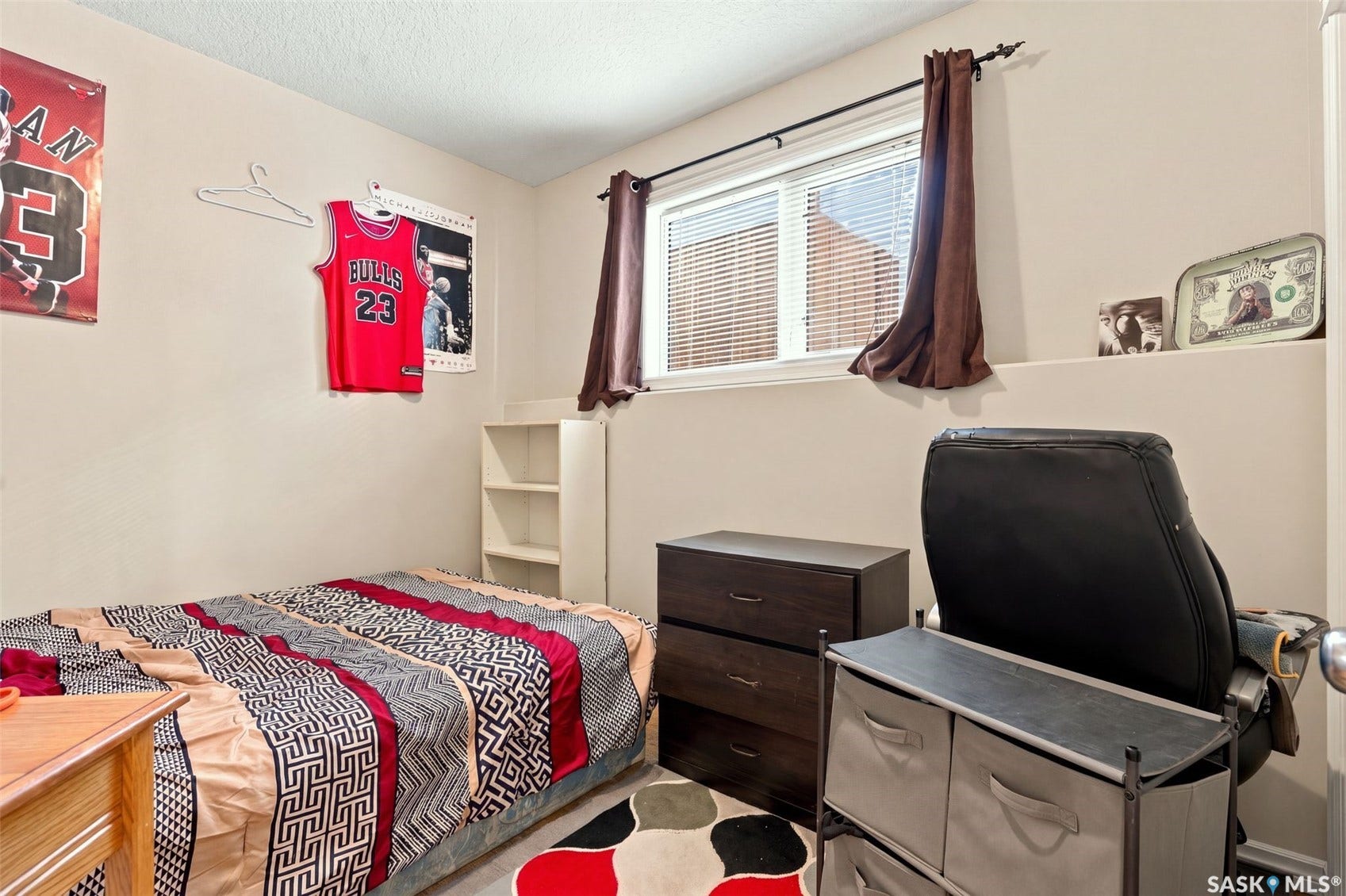 919 Kolynchuk Bend, Saskatoon SK S7T 0V9 Recessed window with blinds