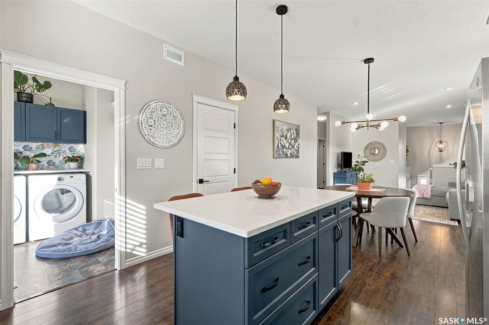 919 Kolynchuk Bend, Saskatoon SK S7T 0V9 Kitchen featuring a central island with a white countertop and blue cabinetry, wood-finish flooring, and recessed lighting