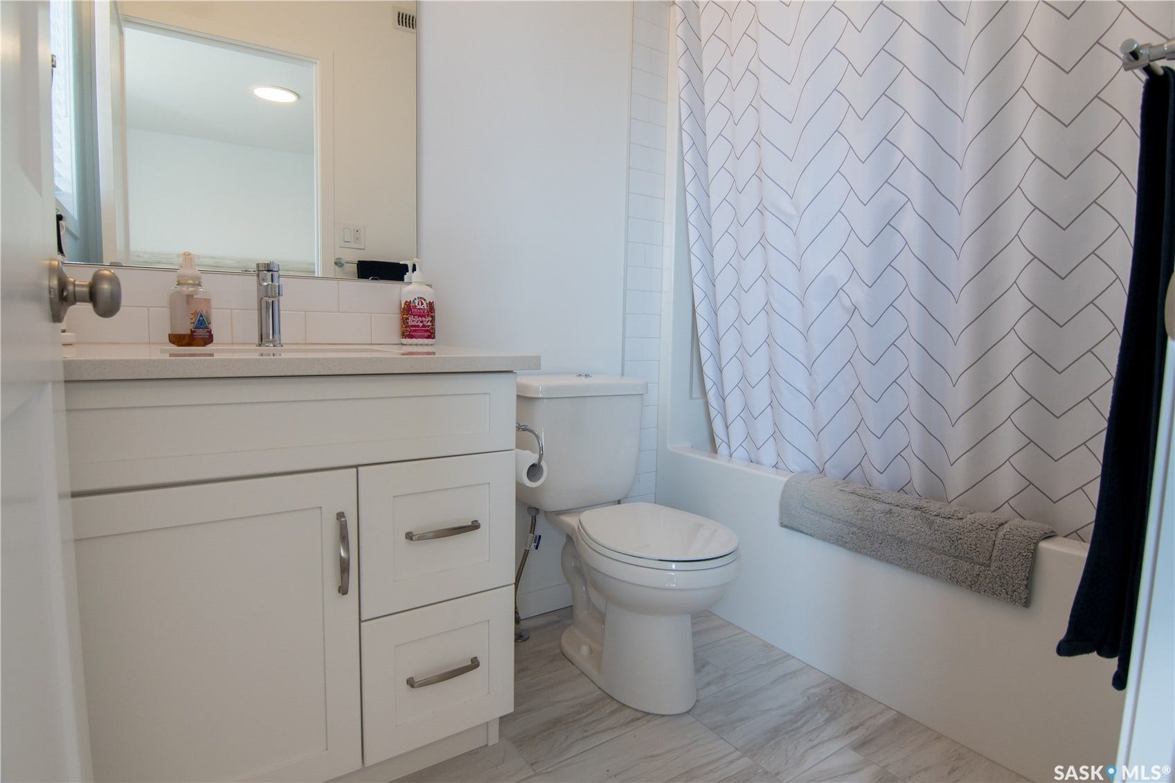 5148 Buckingham Drive E, Regina SK S4V 3W2