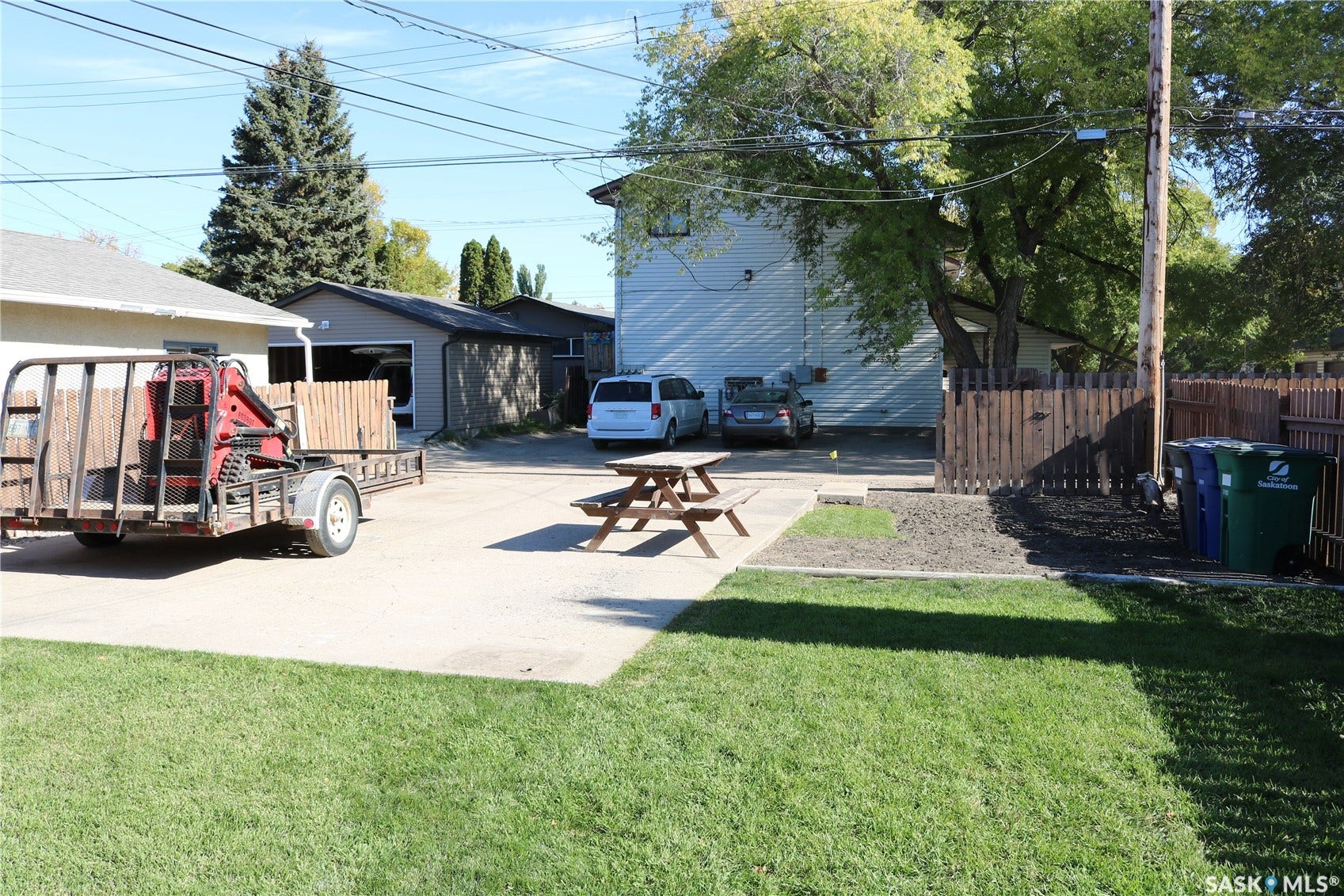 1641 Thompson Avenue, Saskatoon SK S7N 1Y2 22'x32' concrete pad