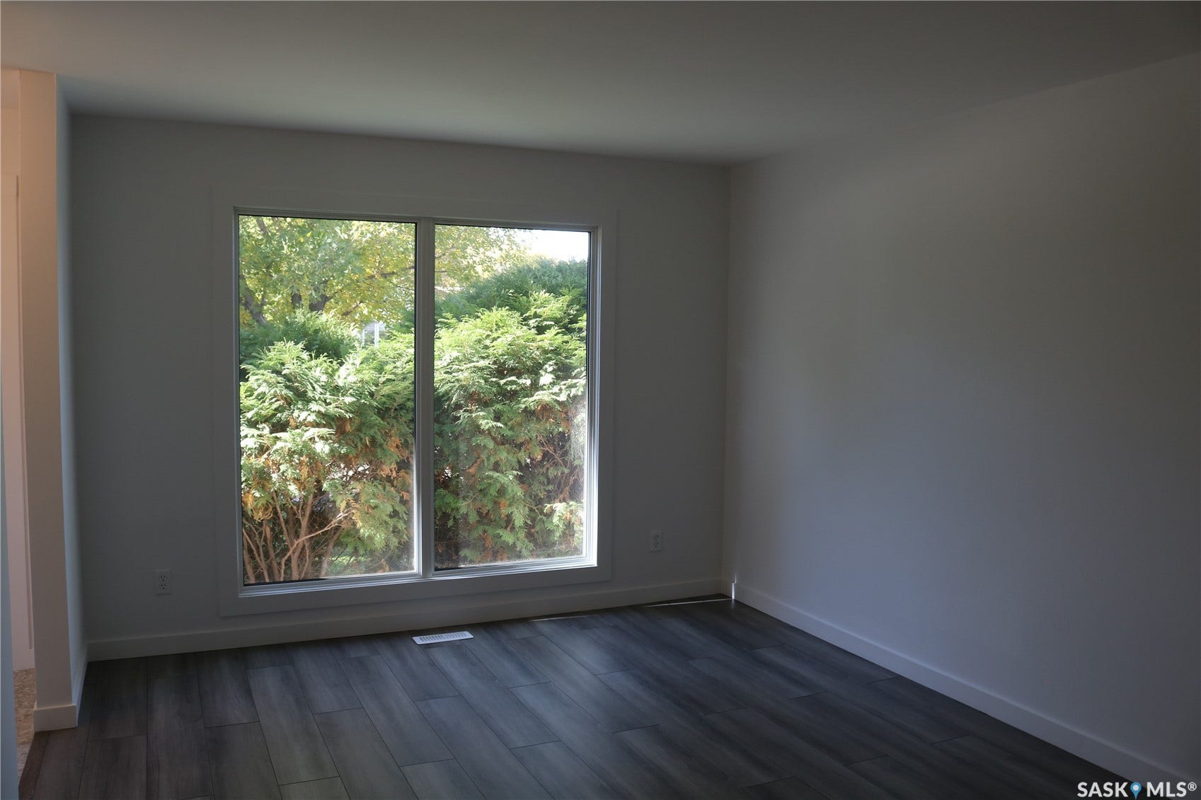 1641 Thompson Avenue, Saskatoon SK S7N 1Y2 Expansive window offering abundant natural light