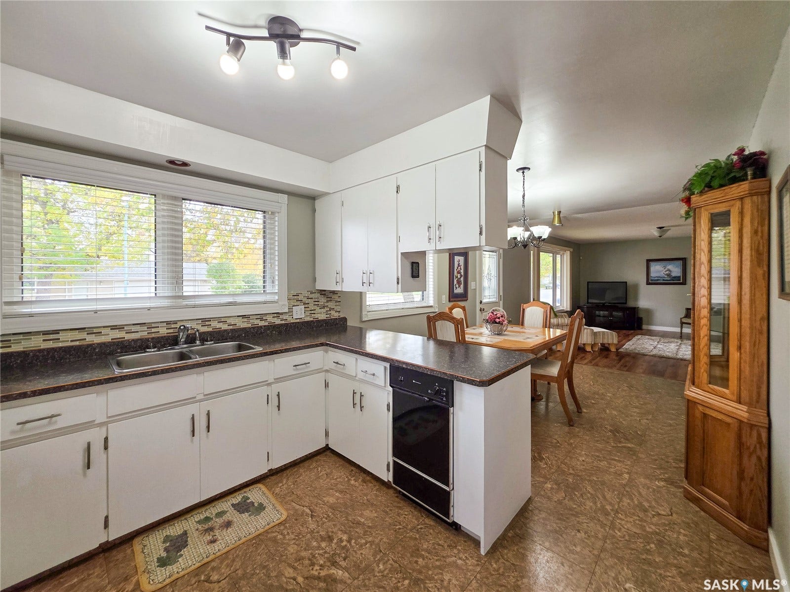 202 7th Avenue W, Melville SK S0A 2P0 202 7th Avenue W, Melville SK S0A 2P0