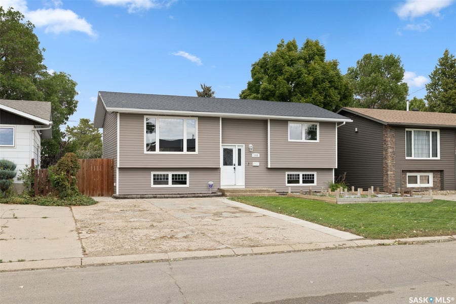Property photo for 1538 SPADINA Street W, Moose Jaw SK