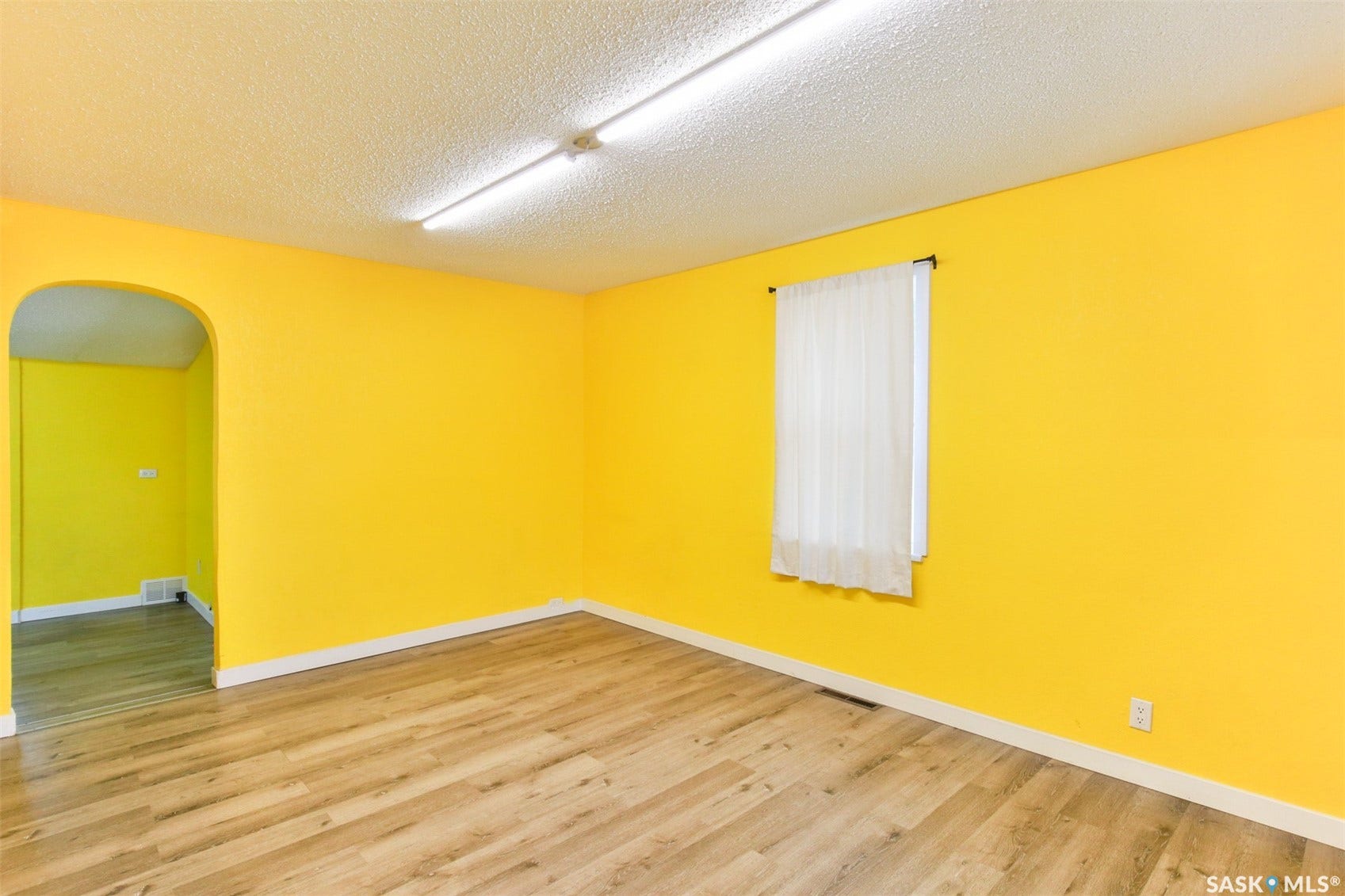 443 Lillooet Street W, Moose Jaw SK S6H 4Z4 443 Lillooet Street W, Moose Jaw SK S6H 4Z4