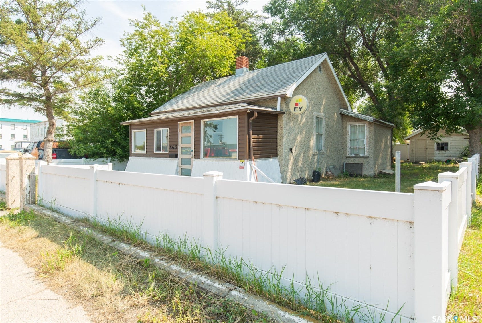 443 Lillooet Street W, Moose Jaw SK S6H 4Z4 443 Lillooet Street W, Moose Jaw SK S6H 4Z4