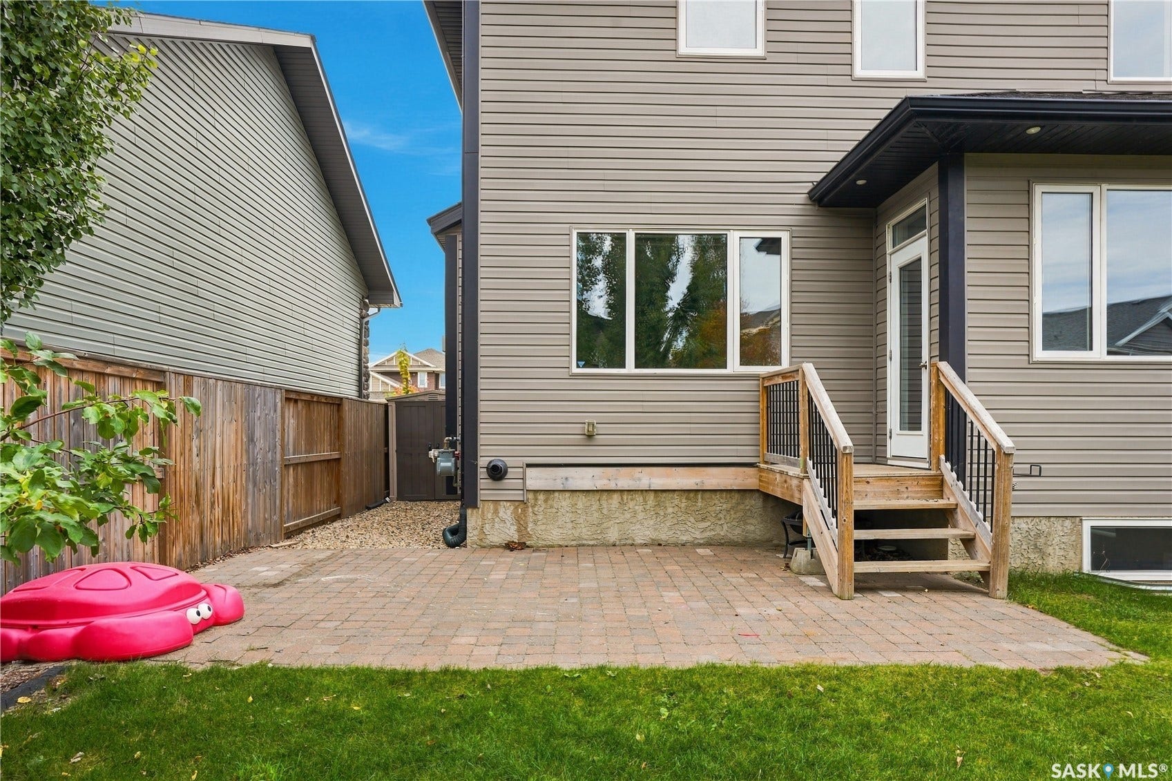 1415 Pringle Crescent, Saskatoon SK S7T 0S6