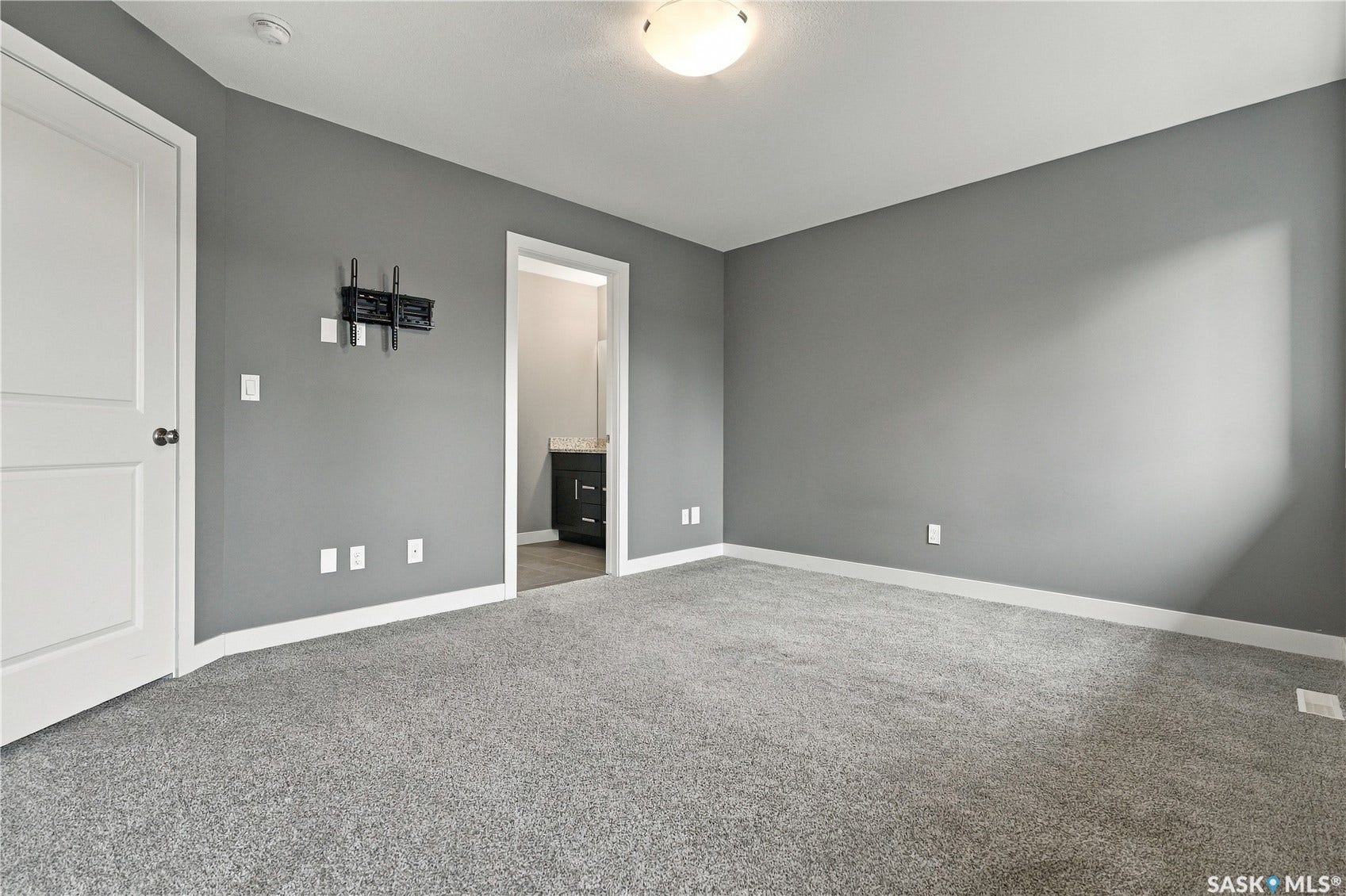 1415 Pringle Crescent, Saskatoon SK S7T 0S6