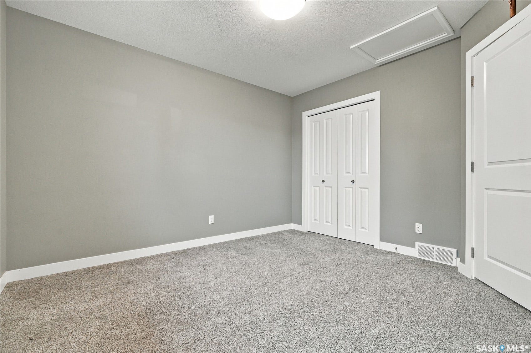 1415 Pringle Crescent, Saskatoon SK S7T 0S6