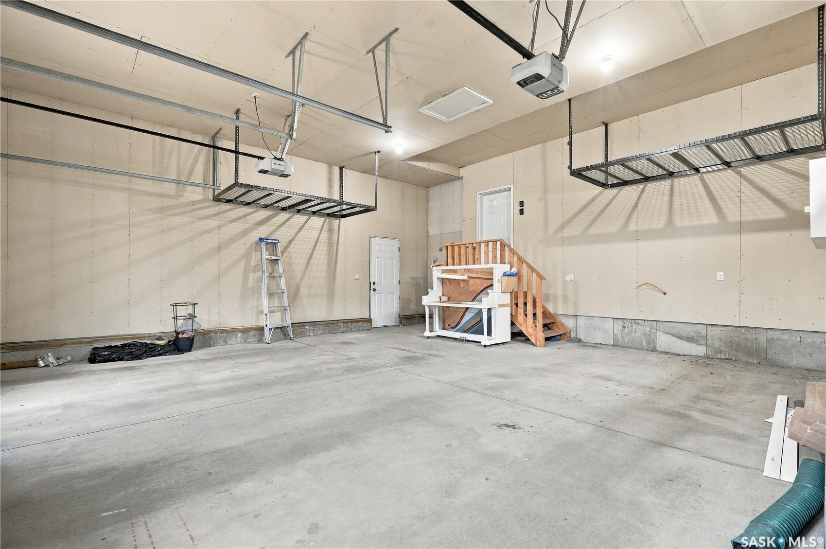 1415 Pringle Crescent, Saskatoon SK S7T 0S6