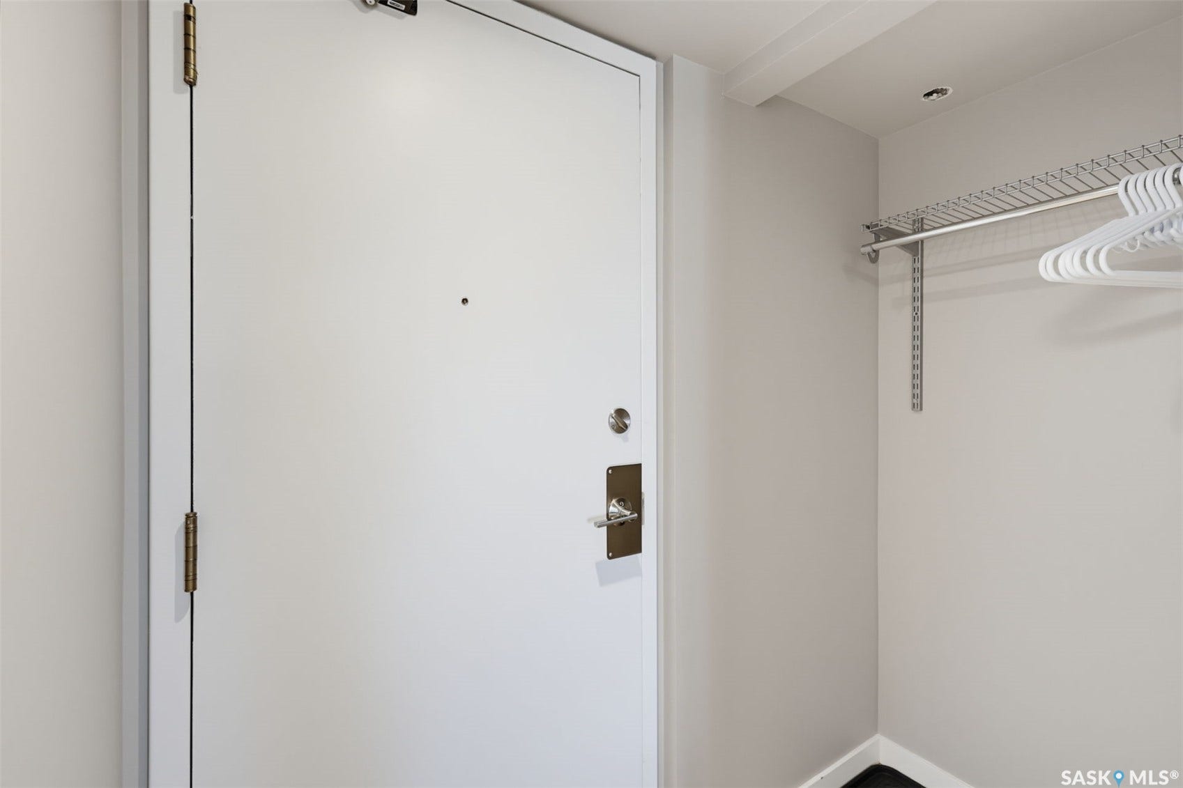 Solid core entry door with integrated peephole