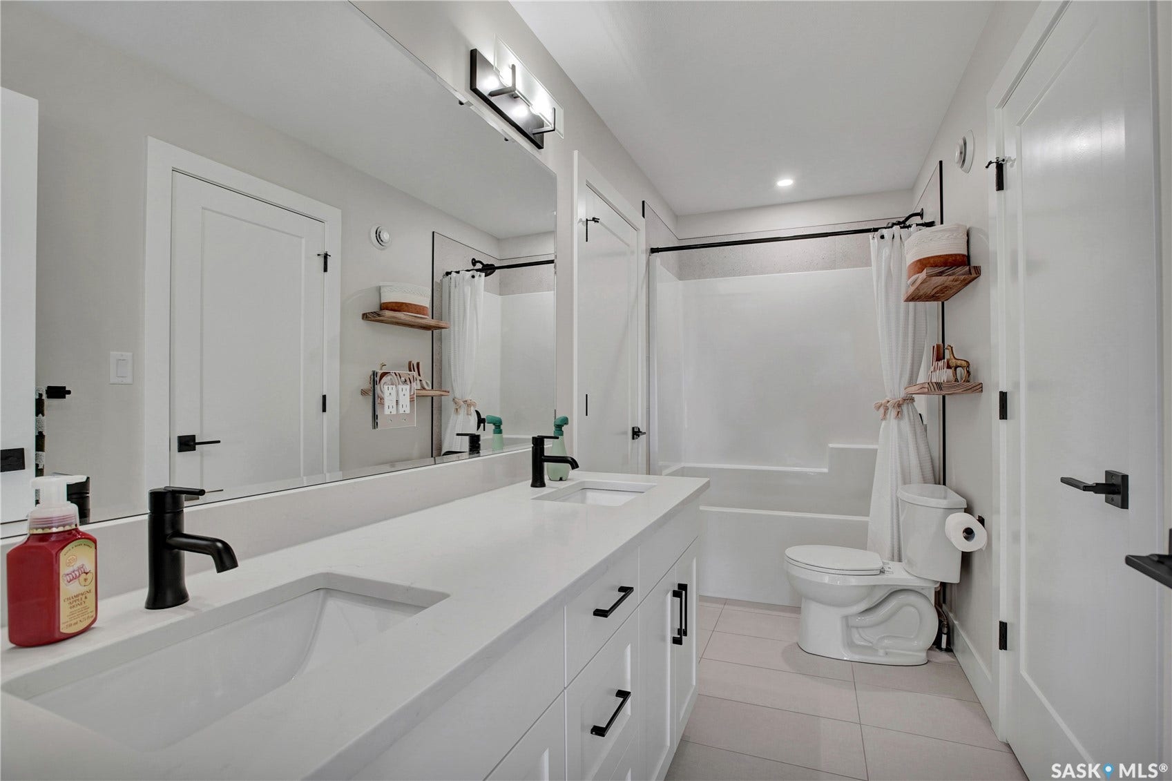 940 Feheregyhazi Boulevard, Saskatoon SK S7W 1E1