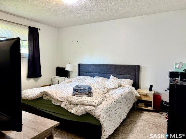 Recessed window with blinds, overhead lighting, and wall-to-wall carpeting