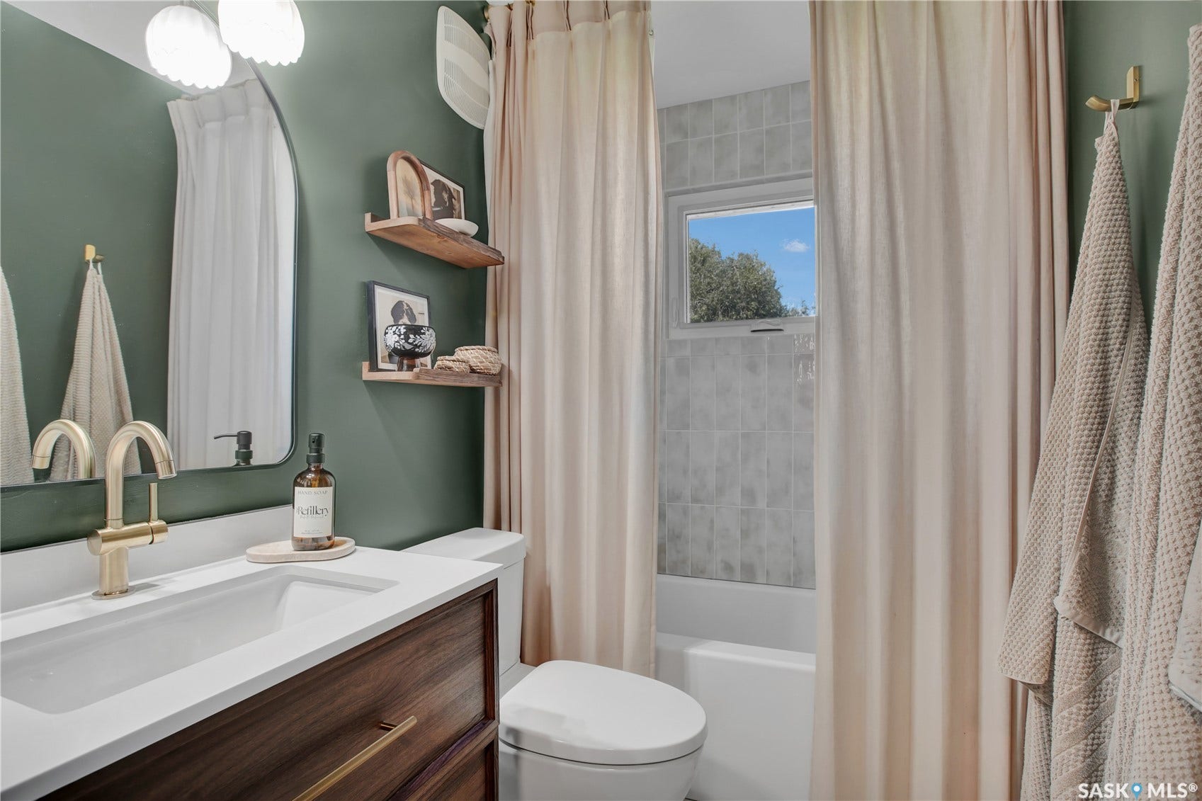 2002 Richardson Road, Saskatoon SK S7L 4B7
